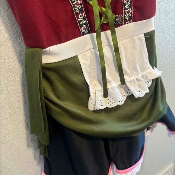 Beer Garden Girl 🍻 - Picture 6 of 8